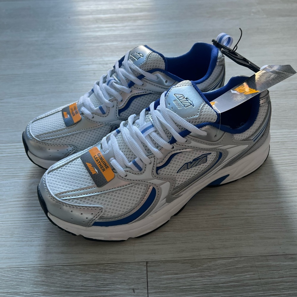Brand new AVIA 5000 sneakers
Women’s size 9 (US 9 / EU 40.5)